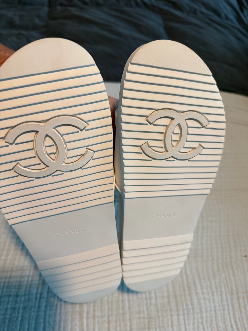 CH@NE** White Slide Sandals with Pastel Logo Letters - Picture 3 of 6